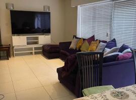 Smart Large Room Idealy Located near Doncaster - Rotherham -Sheffield，位于罗瑟勒姆的酒店