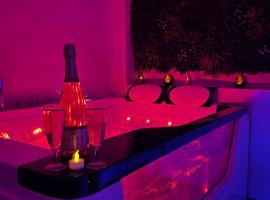 Love room: Aux plaisirs des sens jacuzzi privé，位于巴尔的酒店