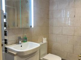 Flat Close To Leagrave Station Luton Airport，位于卢顿的酒店