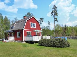 Gorgeous Home In Lönsboda With Wifi，位于Lönsboda的酒店