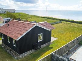 Gorgeous Home In Esbjerg V With House Sea View，位于埃斯比约的乡村别墅