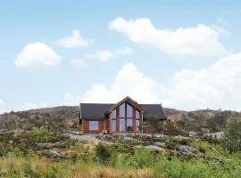 4 Bedroom Cozy Home In Sveio