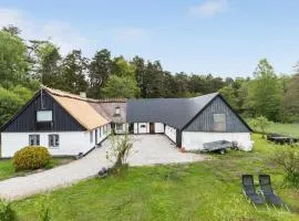 Amazing Apartment In Tisvildeleje