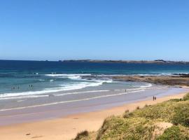 Phillip Island's Lazybirds Getaway，位于Surf Beach的酒店