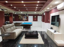 Luxurious Penthouse La Grande Résidence with Home Theater & Netflix，位于安吉利斯的酒店