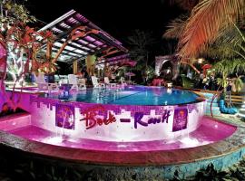 The Dock Resort over water retreat，位于罗阿坦的酒店