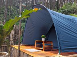 wulandari reverside camping ground pinus singkur，位于万隆的酒店