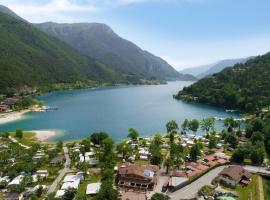 Camping Al Lago Ledro，位于莱德罗的豪华帐篷营地