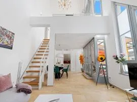 Luxury Penthouse for 8 - Center - Parking - Therme 8 min - Airport 15 min