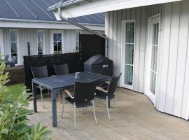 Skøn ferielejlighed midt i Marielyst by，位于博托比的酒店