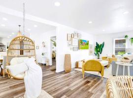 #BohoSleek King Bed Spa Shower-Near TopGolf Downtown Uptown BJCC Hoover Complex，位于伯明翰的酒店