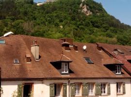 Appartement tout confort vue sur les forts，位于萨兰莱班的酒店