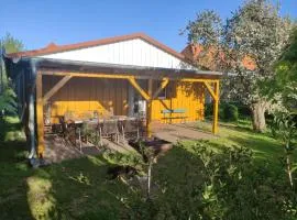 Ostseenaher Bungalow mit überdachter Terrasse