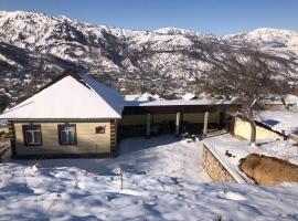 Mamura's Chimgan Mountain Guest House (Dacha)，位于Chimgan的酒店