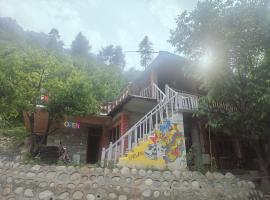 Karwan Cafè and Retreat，位于Gushaini的酒店