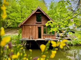 Leśna Chatka z prywatnym stawem, jezioro, sauna，位于Drzewiany的酒店