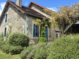 La Maison Bleue - Domaine de la Garanne，位于Savignac-Lédrier的酒店