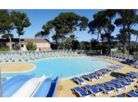 La MAISON BLEUE，位于卡勒维松的酒店