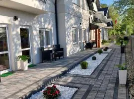 GRAND VILLA USTKA- Marmonoli, POKOJE Z BALKONAMI I TARASAMI, PARKING W CENIE !