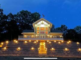 Luxury Mountain Home，位于亨丁顿的酒店