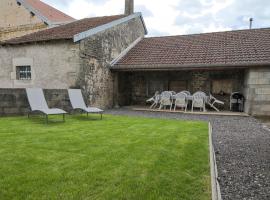 Le gîte du centre, parking avec recharge pour véhicule électrique，位于Avrecourt的酒店