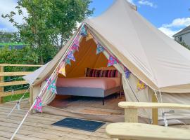 Greystones Glamping - Tent 1，位于格雷斯通的酒店