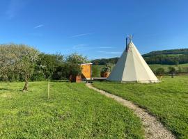 Nuit insolite en Tipi avec bain nordique privatif, petits déjeuners inclus，位于Médonville的酒店