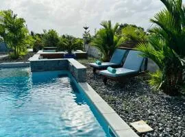 Refuge PêBê joli logement au coeur d'un immense jardin tropical , WiFi, piscine