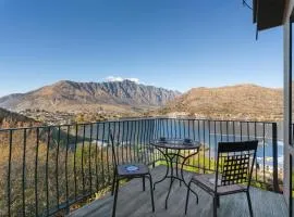 Remarkable Views - Queenstown Holiday Home