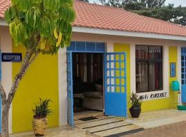 TOPSSY HOTEL AND RESTAURANT，位于Ukwala的酒店