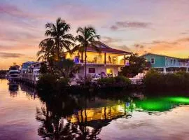 BEAUTIFUL WATER VIEW POOL GYM Room Private Dock