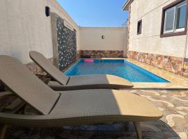 Nubian Villa with Private Pool，位于Naj‘ al Aḩwāl的酒店