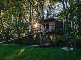 Treehouse Tučapy，位于Tučapy的豪华帐篷营地