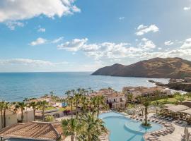 Grecotel Marine Palace & Aqua Park，位于帕诺尔莫斯雷斯蒙的带按摩浴缸的酒店