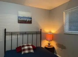 Deluxe Private Room in a Great Location at King George Boulevard, Surrey- Walk to Restaurants, Shopping, Transit KG1