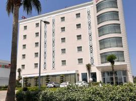奥可格鲁奥勒克酒店，位于马尼萨的带停车场的酒店
