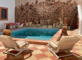 Villa Dar Dart Djerba 8 people，位于Temlale的酒店