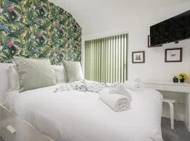 Fredo's Apartment - 1 bed, Free Parking, Wi-Fi, Hospital