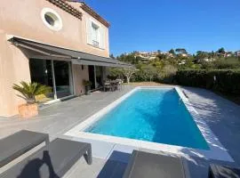 Beautiful house with swimming-pool in private domain