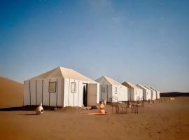 Chegaga Starlight Camp - Mhamid Desert Haven，位于姆哈米德的酒店