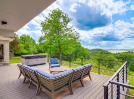 Byrdstown Home on 65 Acres with Pool, Trail to Lake!，位于Frogue的酒店