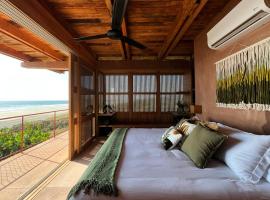 Oceanfront Villa in Puerto Escondido, exclusive, Spectacular sunsets!，位于埃斯孔迪多港的酒店