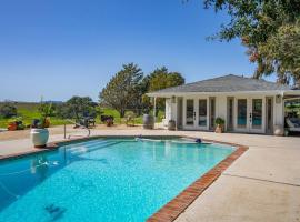 Paso Wine Country Hilltop Casita-pool, by wineries，位于坦普尔顿的酒店