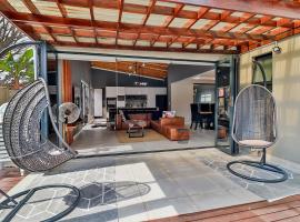 House of Bongekile 4 Bed Luxury Home in Malelane，位于马里兰的酒店