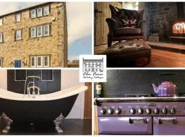 The Lodge Luxury Grade 2 listed house, Hot tub