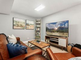 Beautiful Old Town 2 Bedroom Apartment with Bikes!，位于柯林斯堡的酒店