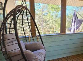 The Hideaway - Centrally located between Crystal River & Inverness，位于Lecanto的酒店