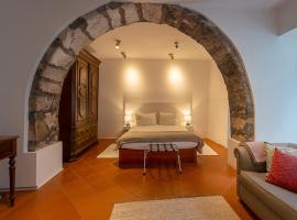 Alojamento do Arco，位于蓬塔德尔加达的浪漫度假酒店
