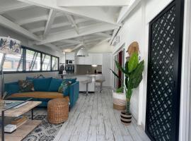Island Escape, Marina Paradise & Beach Adventures，位于圣马丁岛的酒店