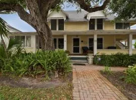 Vintage Coastal Retreat 2br Home Near Flagler Ave Beach